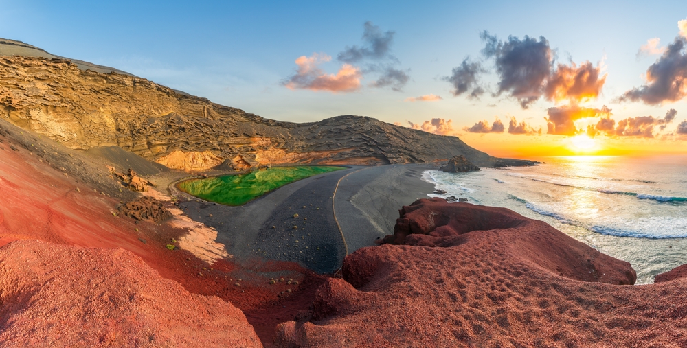 picture of el golfo on lanzarote from above